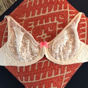 Victoria’s Secret Body by Victoria unlined demi